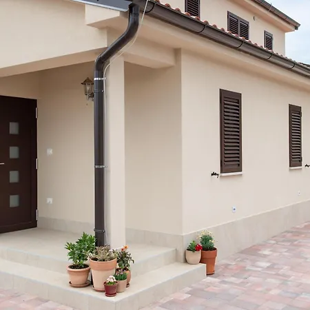 Lovor - Cozy With Heating Lejlighed Tinjan