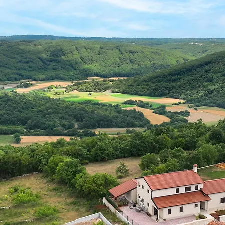 Lovor - Enjoy Springtime In Nature & Explore Istria