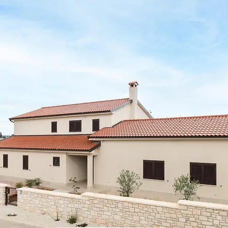 Lovor - Enjoy Springtime In Nature & Explore Istria Apartment