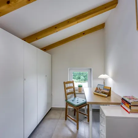 Lovor - Cozy With Heating Lejlighed Tinjan