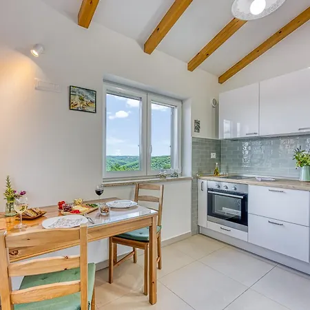 Lovor - Enjoy Springtime In Nature & Explore Istria * Tinjan