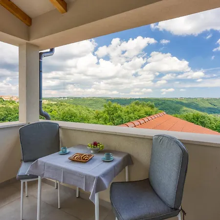 Lovor - Enjoy Springtime In Nature & Explore Istria * Tinjan