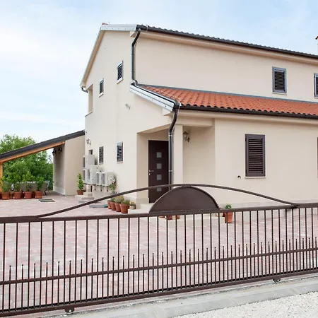 Lovor - Cozy In The Heart Of Istria * Tinjan
